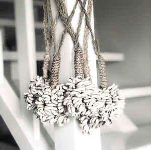 Dekorativ tofs av kaurisnäckor Door Shell Cowrie Tassel, natur, 60 cm small 4