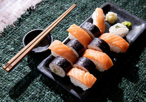 Bränd sushitallrik - Svart - L small 1