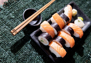 Den brända sushitallriken - Svart - M small 1