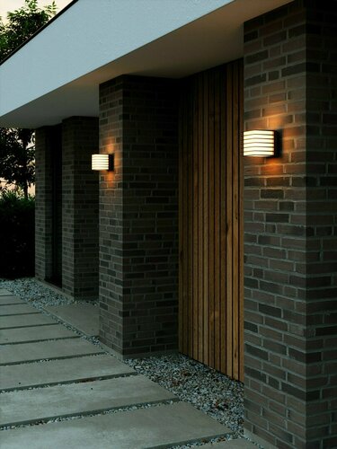 Kontrollera Fluctus 13 utomhusvägglampa IP44 svart Nordlux
