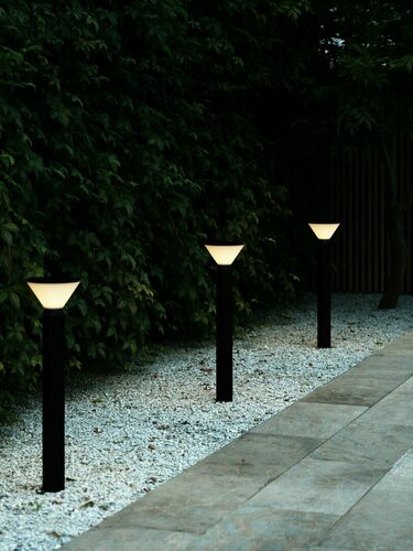 Kontrollera Noorstad stående trädgårdslampa 85cm Ljus Svart Nordlux
