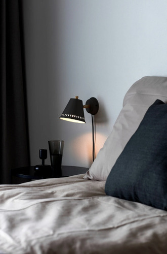 Kontrollera Vägglampa i furu Svart Nordlux