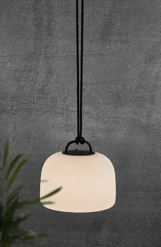 Kontrollera Kettle 22 taklampa Svart/vit Nordlux