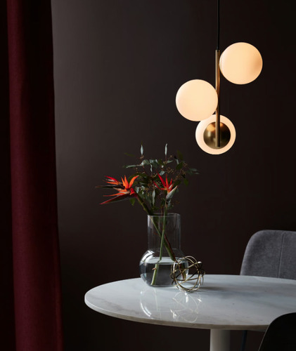 Kontrollera Lilly Brass/Opalwh pendellampa. Nordlux