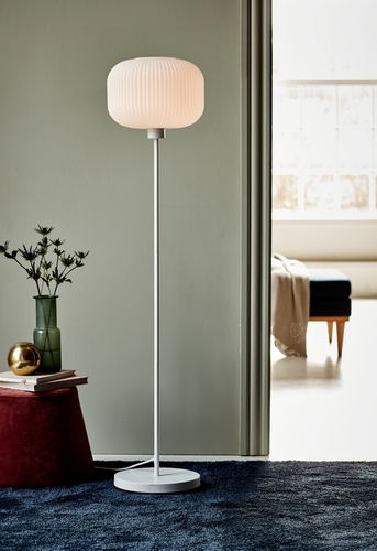 Kontrollera MILFORD Nordlux golvlampa E27 40W glas vit
