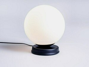 CustomForm MANEN M bordslampa, opalglasklot Ø20 cm, svart fot, E27 small 3