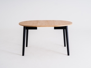 CustomForm ANTON ROUND 95 utdragbart matbord i massiv ek svart 95–175 cm small 3