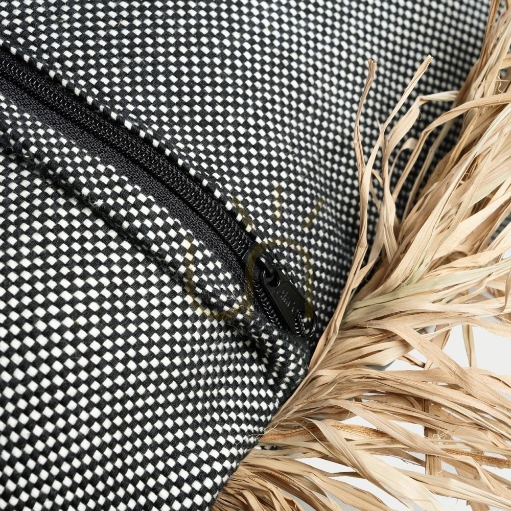 Utsikt Kuddfodral BAZAR BIZAR Cotton Bonita 60x60 naturligt svart bomull raffia Kuddfodral BAZAR BIZAR Cotton Bonita 60x60 naturligt svart bomull raffia