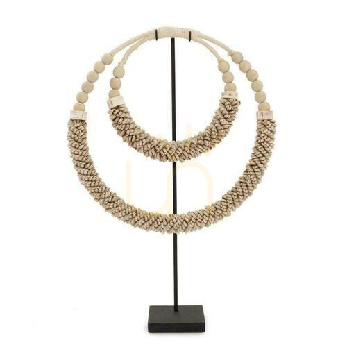 Kontrollera Snäckhalsband på stativ BAZAR BIZAR Natur Beige Bomull 55 cm Stand Decoration