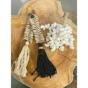 BAZAR BIZAR Nyckelring fiskben macrame grädde bomull skal brun beige 25 cm small 1
