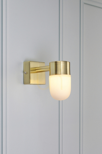 Kontrollera Vägglampa badrum Markslojd Menton vit glas metall IP44 106374