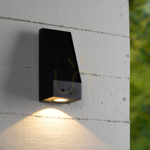Kontrollera Lucide IRWIN svart solcellsdriven utomhusvägglampa LED 2 W 3000 K IP54 med sensorer 15816/02/30