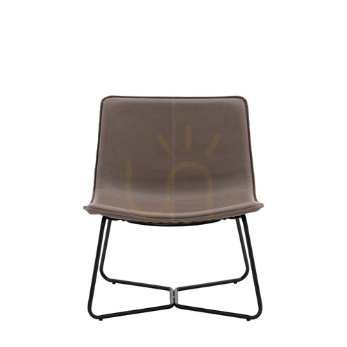 Kontrollera Gallery Direct Hawking Ember loungefåtölj i konstläder med svart metallram
