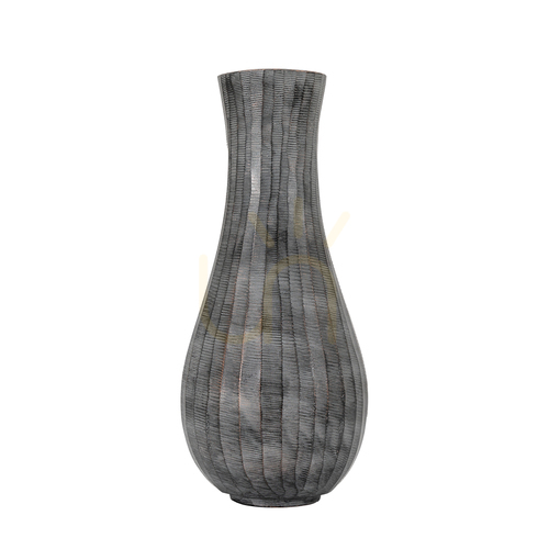 Kontrollera Vas Gallery Direct Enya antikgrå aluminium 33 cm