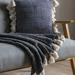Pläd med fransar svart/kräm 130x170 cm bomull/polyester Gallery Direct 1 Pläd med fransar svart/kräm 130x170 cm bomull/polyester Gallery Direct small 1