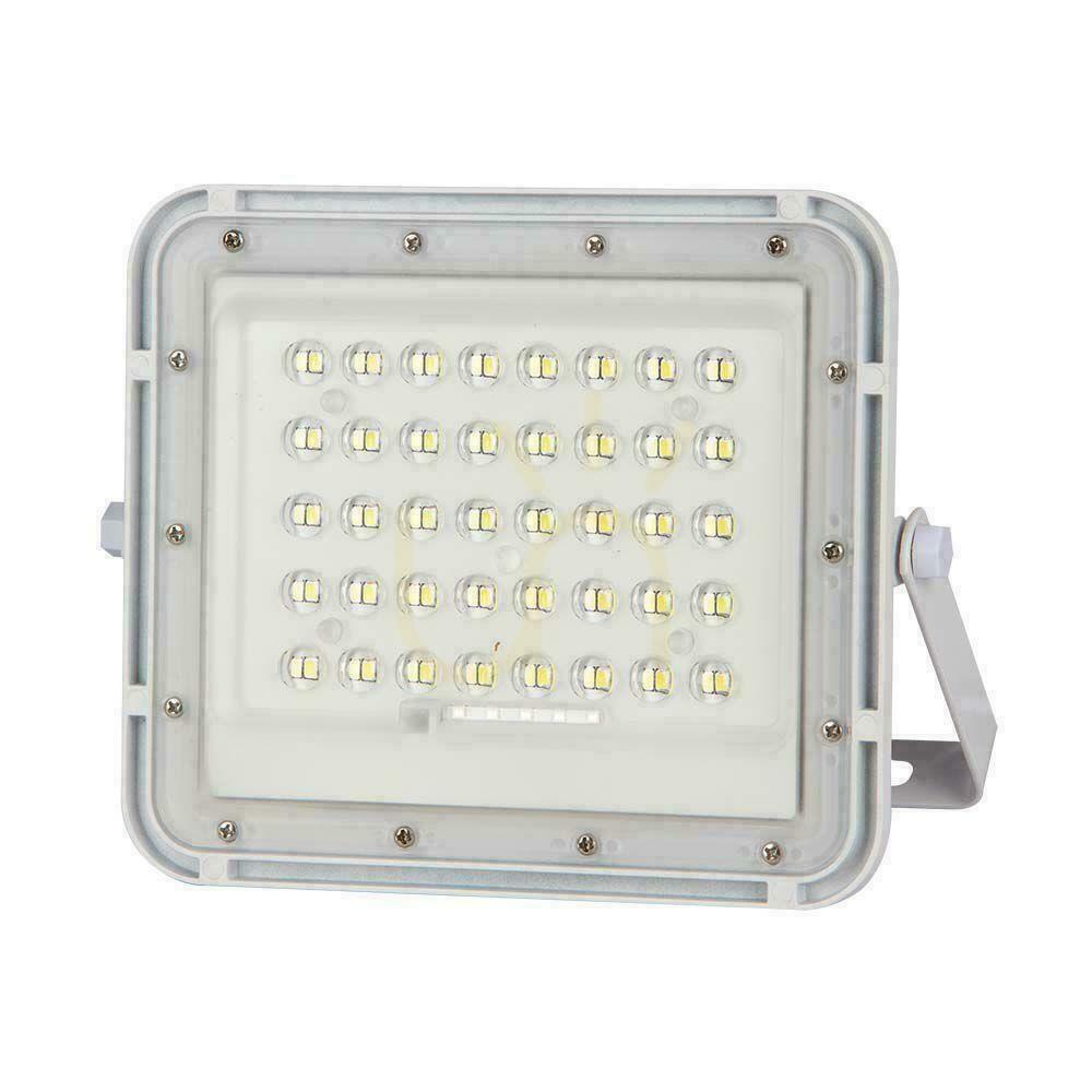 Utsikt V-TAC 6W Solar LED-projektor Fjärrkontroll, AUTO, Timer, IP65 Vit VT-40W-W 4000K 400lm. V-TAC 6W Solar LED-projektor Fjärrkontroll, AUTO, Timer, IP65 Vit VT-40W-W 4000K 400lm.