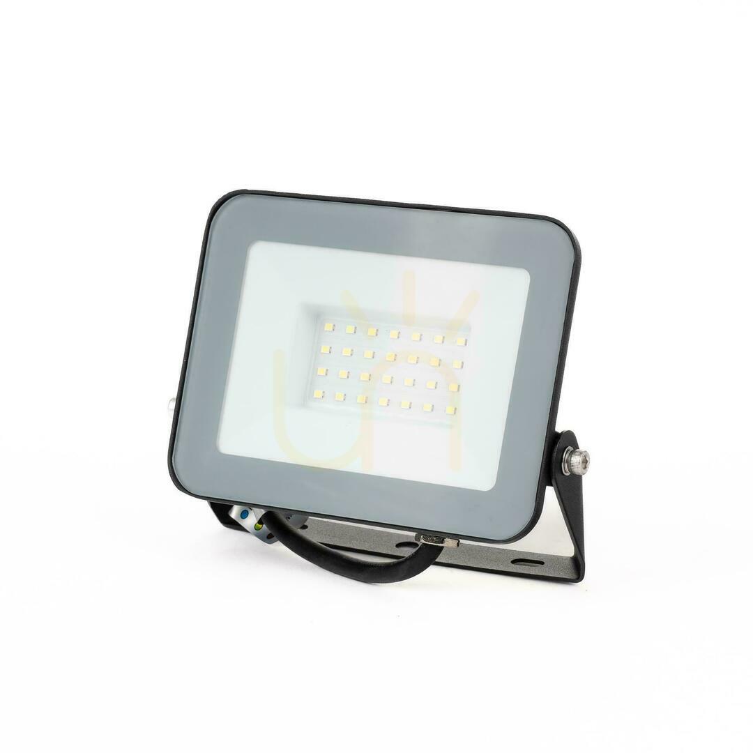 Kontrollera V-TAC 30W LED-strålkastare VT-44030 Samsung Chip, svart, 6500K V-TAC 30W LED-strålkastare VT-44030 Samsung Chip, svart, 6500K