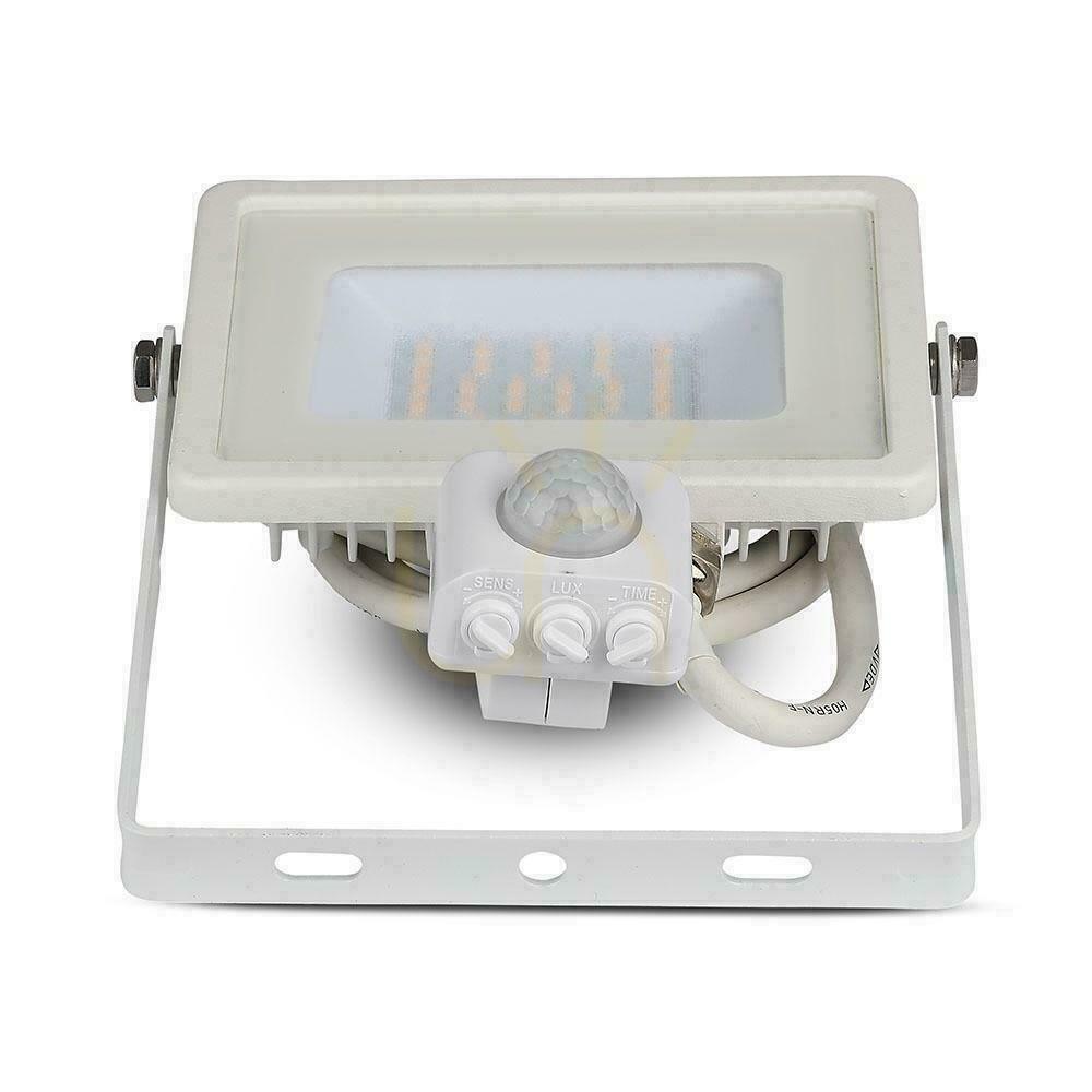 Utsikt V-TAC 30W LED-projektor SAMSUNG CHIP Rörelsesensor Avstängningsfunktion Vit VT-30-S-W 6400K 2400lm 5 års garanti V-TAC 30W LED-projektor SAMSUNG CHIP Rörelsesensor Avstängningsfunktion Vit VT-30-S-W 6400K 2400lm 5 års garanti
