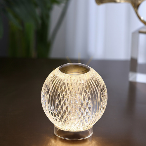 Kontrollera Liten LED-bordslampa Quintiesse Marni QN-MARNI-TL-S-NBR, naturlig mässing