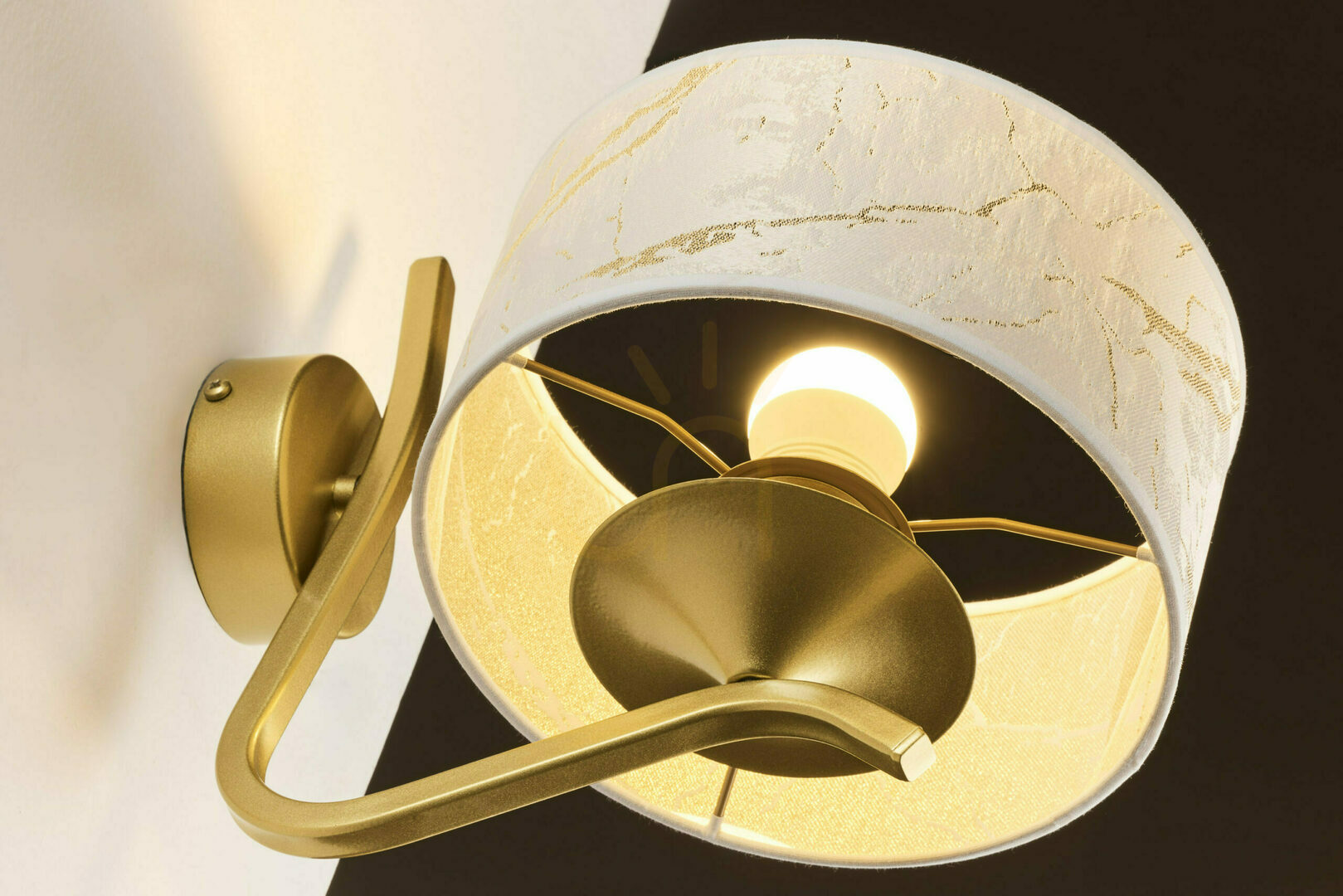 Kontrollera Vägglampa KASZMIR Gold 1xE27/15W Vägglampa KASZMIR Gold 1xE27/15W
