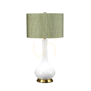 Milo bordslampa - 1 ljuskälla - Vit / Aged mässing Elstead small 0