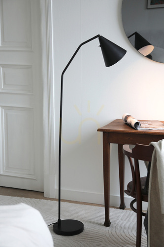 Kontrollera Golvlampa Markslojd FUNIL 108889 svart LED 144 cm