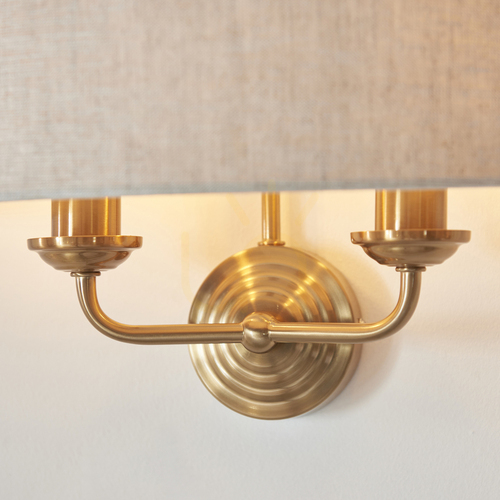 Kontrollera Endon Highclere vägglampa i vintage-mässing, 2 × E14, naturfärgat linne