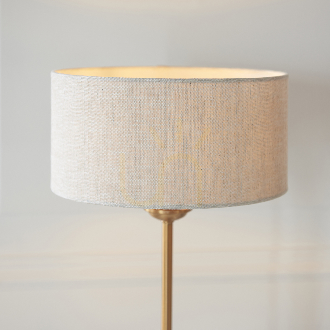 Kontrollera Bordslampa Endon Highclere mässing med naturfärgad skärm Bordslampa Endon Highclere mässing med naturfärgad skärm