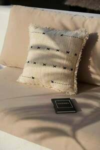 Kuddfodral The French Kiss Naturell Svart 50x50 cm small 1