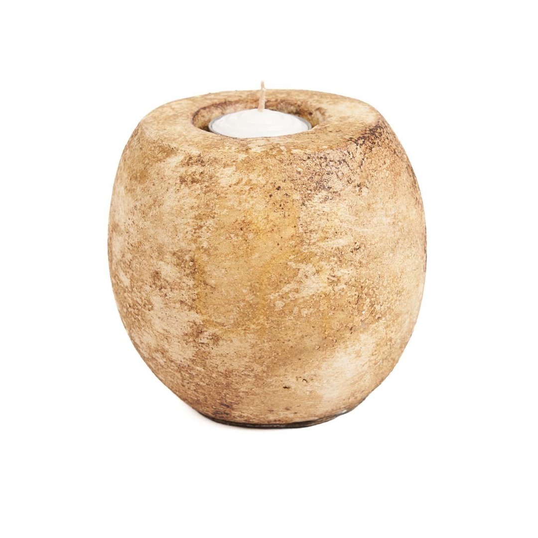 Utsikt Ljusstake Cavestone krämfärgad handgjord inredningsdetalj 13x12 cm Ljusstake Cavestone krämfärgad handgjord inredningsdetalj 13x12 cm