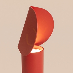 BISCUIT röd LED skrivbordslampa 3000K small 4