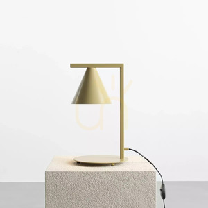 Aldex Form 1108B12 skrivbordslampa, pistagegrön small 1
