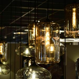 Ljuskrona s.luce Cruet XL flerfärgat glas, höga och flata skärmar, 8xE27, upphängning upp till 500 cm small 2