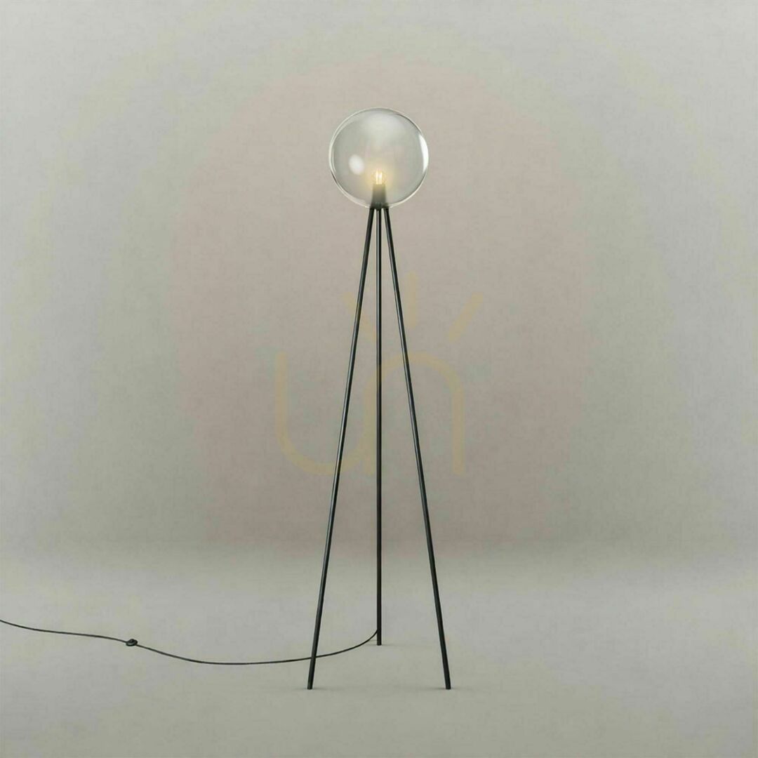 Display Golvlampa s.luce Orb tripod med glaskupa 160 cm Golvlampa s.luce Orb tripod med glaskupa 160 cm