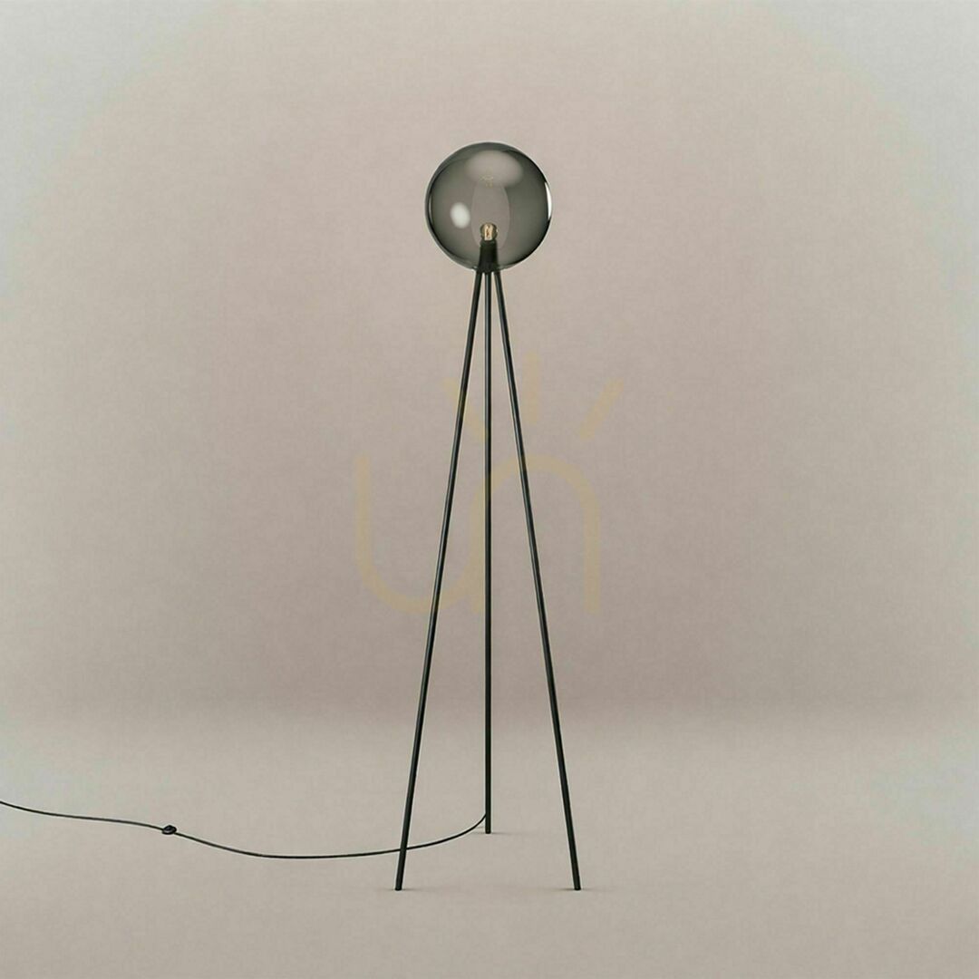 Kontrollera Golvlampa s.luce Orb Tripod brun glas 160 cm Golvlampa s.luce Orb Tripod brun glas 160 cm