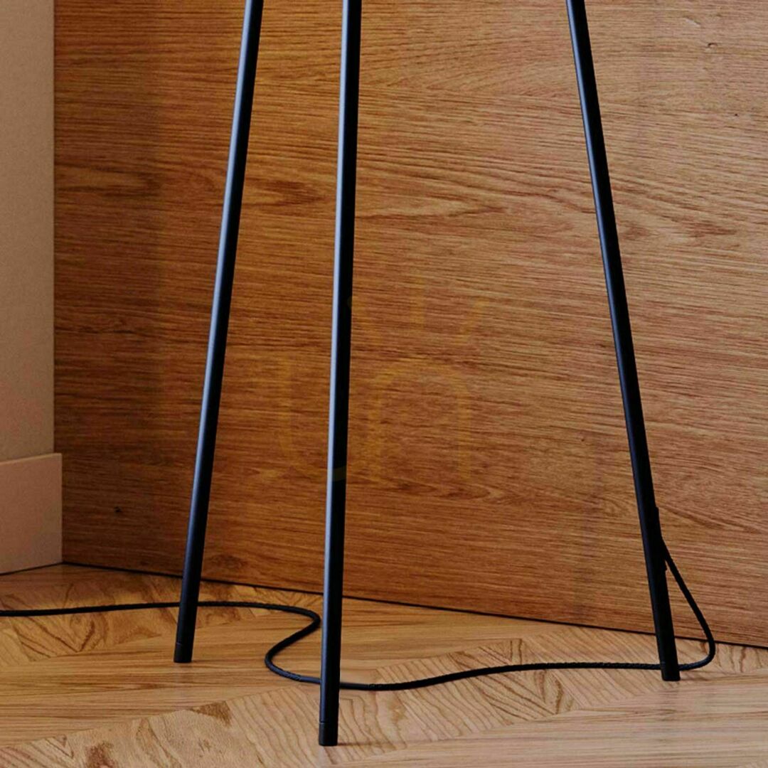 Kontrollera Golvlampa s.luce Orb Tripod brun glas 160 cm Golvlampa s.luce Orb Tripod brun glas 160 cm
