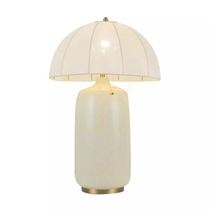 Crosby bordslampa – 1 ljuskälla – borstat guld från Elstead small 1