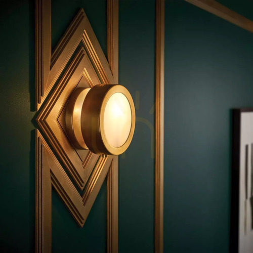 Kontrollera Mercer liten vägglampa – 1 ljuskälla – klassisk mässing från Elstead