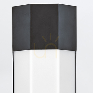 Stor LED-vägglampa Facet 61 cm - Matt svart Quintiesse small 3