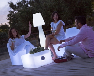 TARIDA SIT 3159 Vit trädgårdsstol med 1 LED-lampa 1 TARIDA SIT 3159 Vit trädgårdsstol med 1 LED-lampa small 1