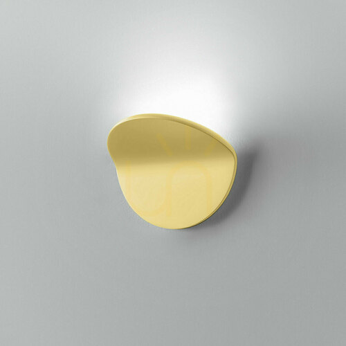 Kontrollera PLUG A MPLUAO vägglampa, matt guld, Gea Luce