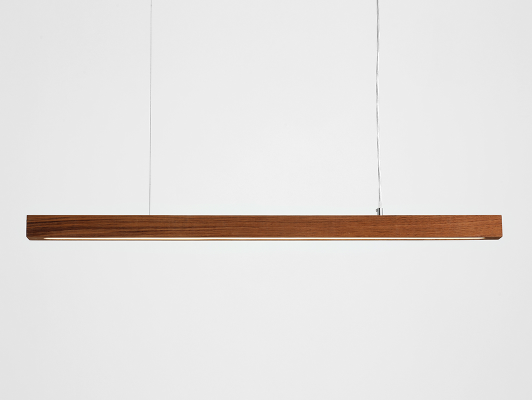 Kontrollera Hängande lampa LINE PLUS L WOOD LOW - valnöt Hängande lampa LINE PLUS L WOOD LOW - valnöt