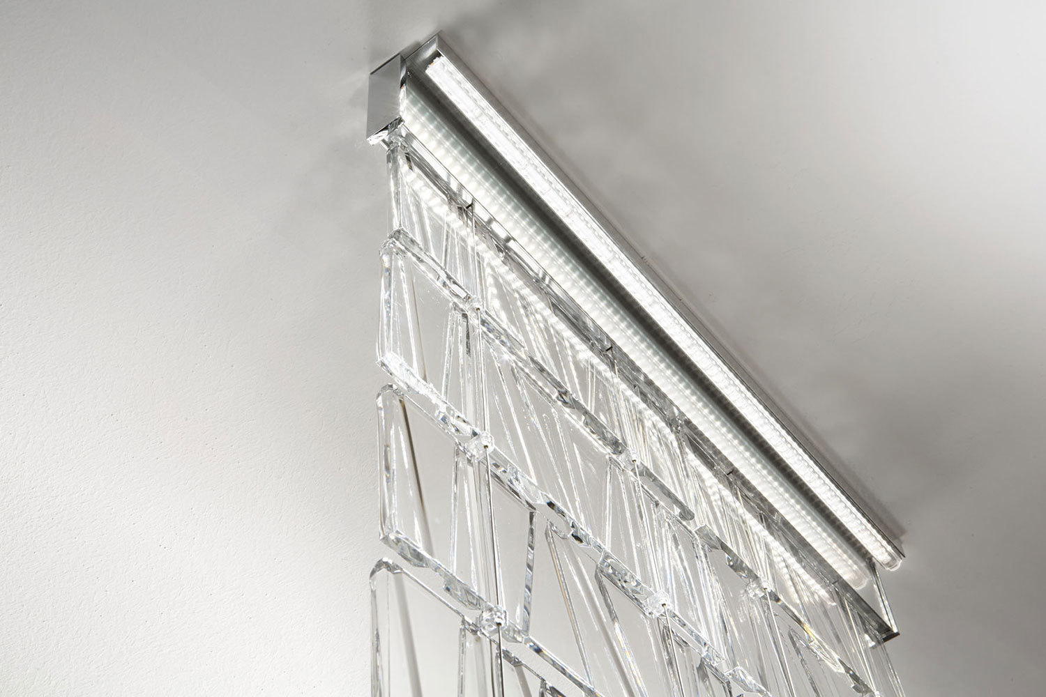 Visa Fabbian Kakeltillbehör D95 Täcklist 120cm - Gyllene aluminium - D95 Z13 74 Fabbian Kakeltillbehör D95 Täcklist 120cm - Gyllene aluminium - D95 Z13 74