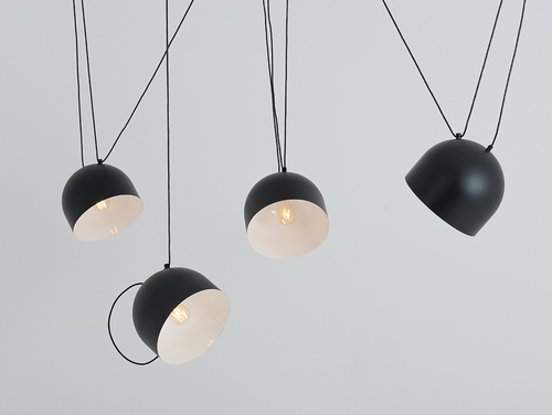 Kontrollera Hängande lampa POPO L 4 - svart